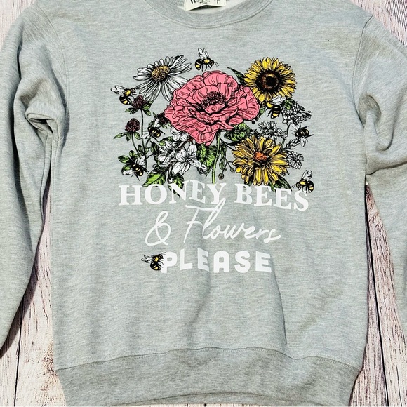 Junior Statement Sweatshirt Lot/More Love, What’s Mood Today, Distracted by Dogs - Picture 15 of 16